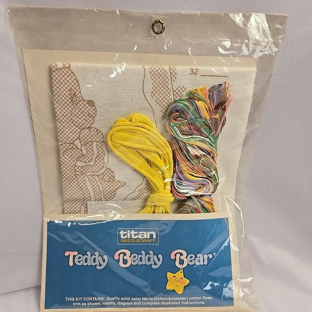 Vintage Titan Needle craft Cross Stitch Teddy Beddy‎ Bear Wall Hanging 1986 G007
